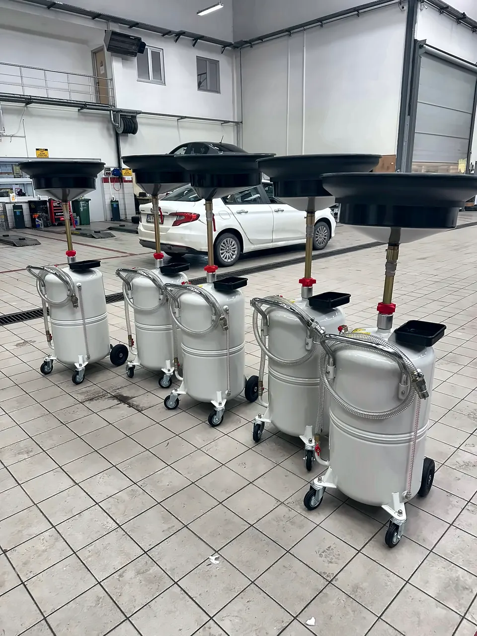 Mobile waste oil collection units