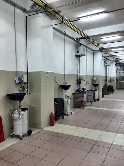 Atölyede 90 lt atık yağ toplama cihazı