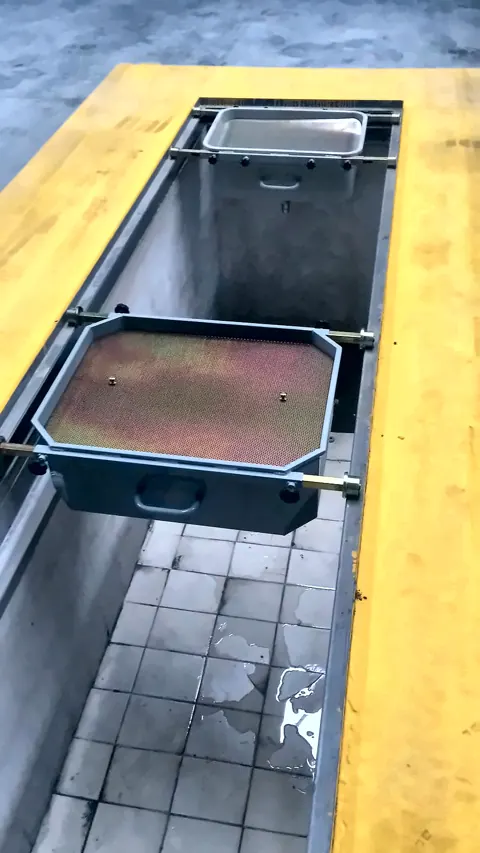 Fahrbare Altölauffangwanne in der Arbeitsgrube