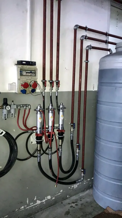 Pumpenstation und Öltank